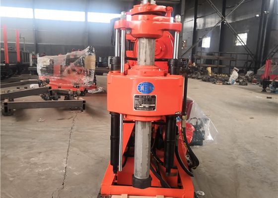 Gelbe geologische Bohrmaschine mit Dieselmotor für 100 m Tiefe Bohrungen 42 mm Stangen für die Technik